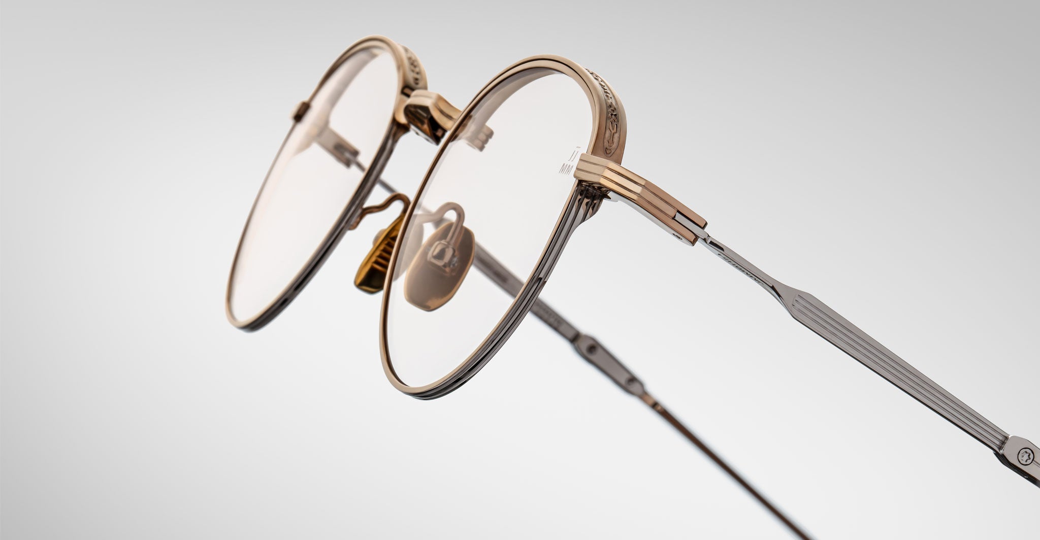 Detailed view of the Profile of the Jacques Marie Mage Archibald Optical Glasses in Altan Colorway