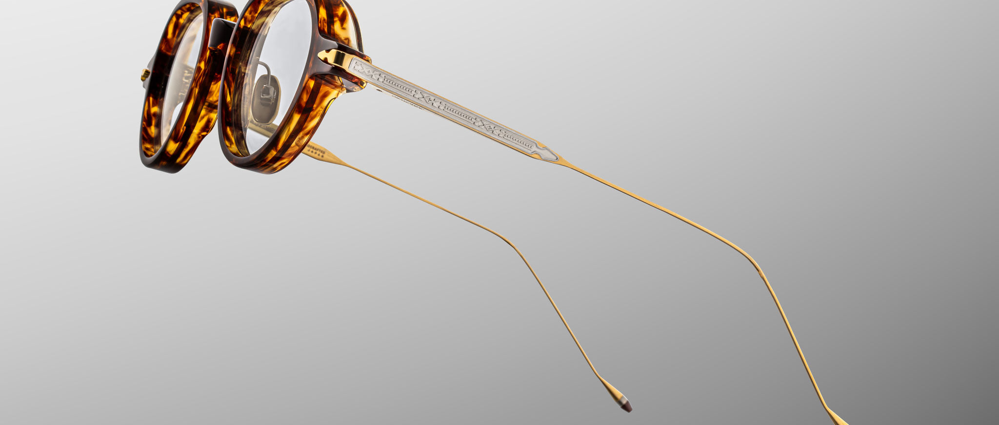 Jacques Marie Mage The Clark eyeglasses, round tortoiseshell frame with gold temples, front view.