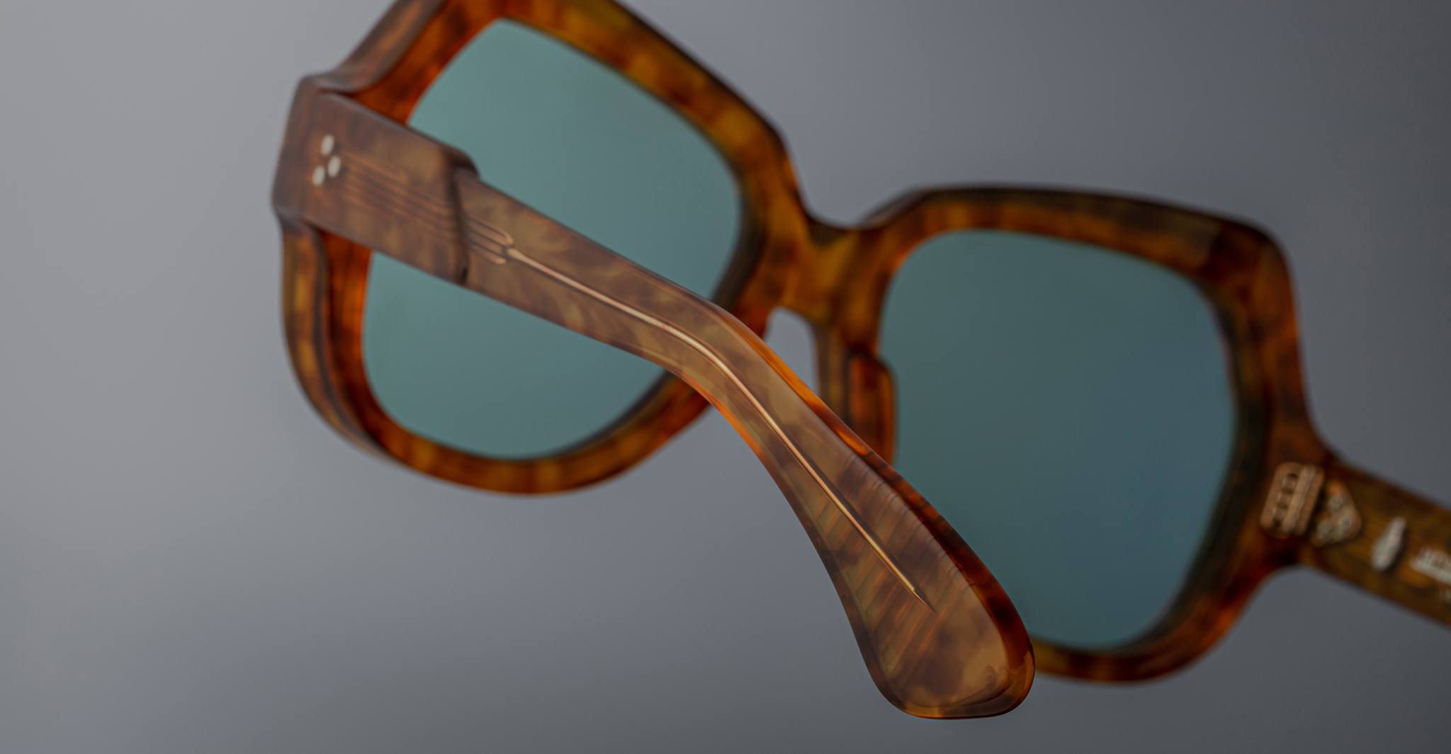 Jacques Marie Mage Perreti in Camel JMMPE-1R