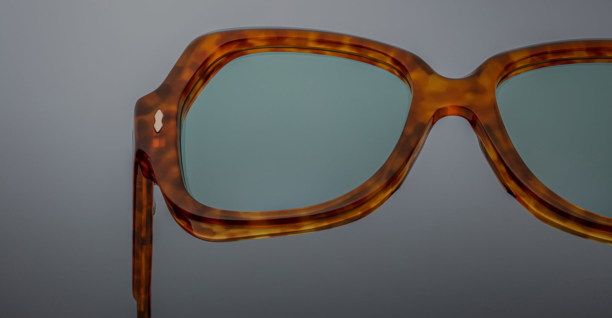 Jacques Marie Mage Perreti in Camel JMMPE-1R