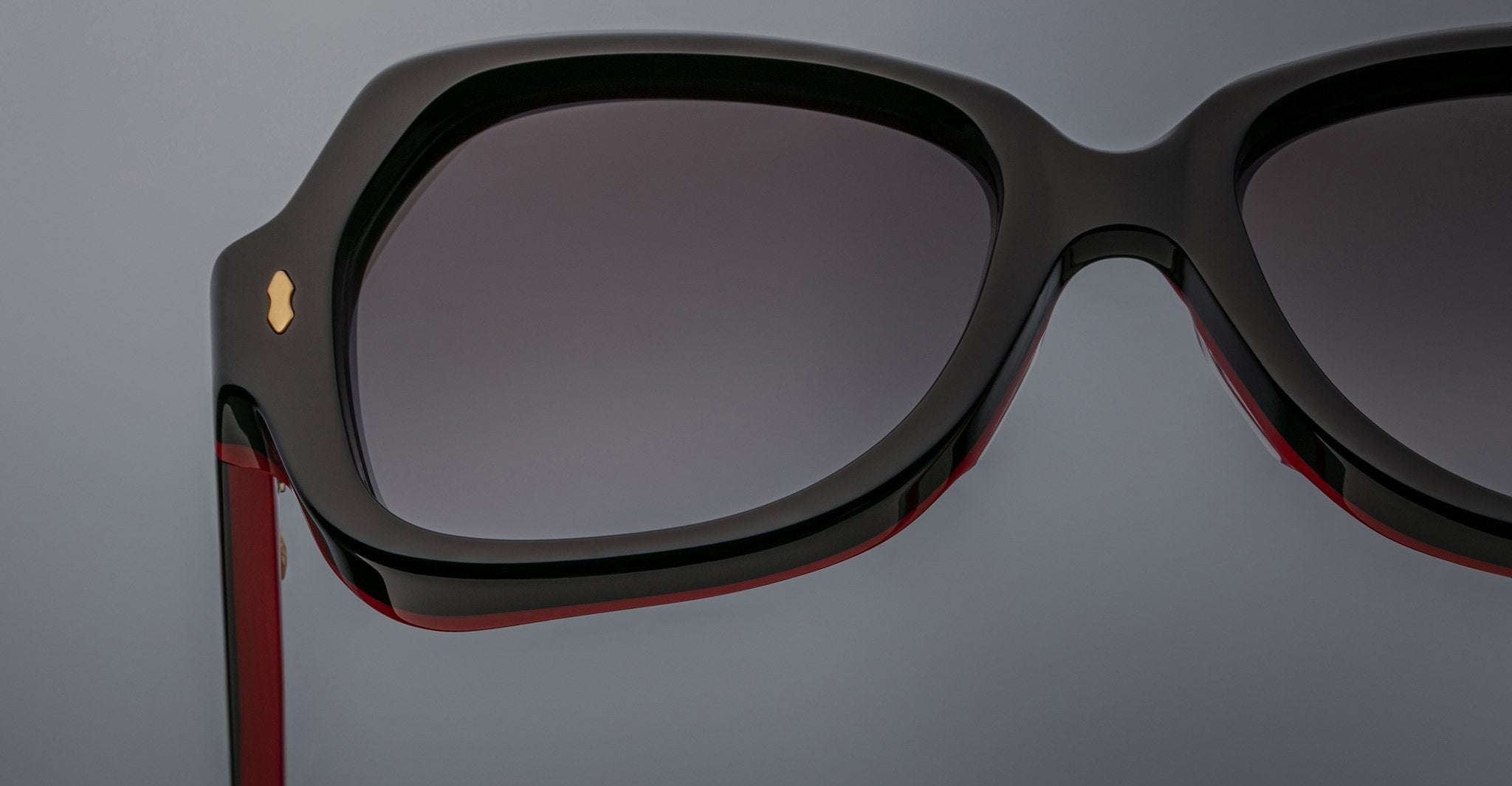 Jacques Marie Mage Perreti in Nightfall JMMPE-9N