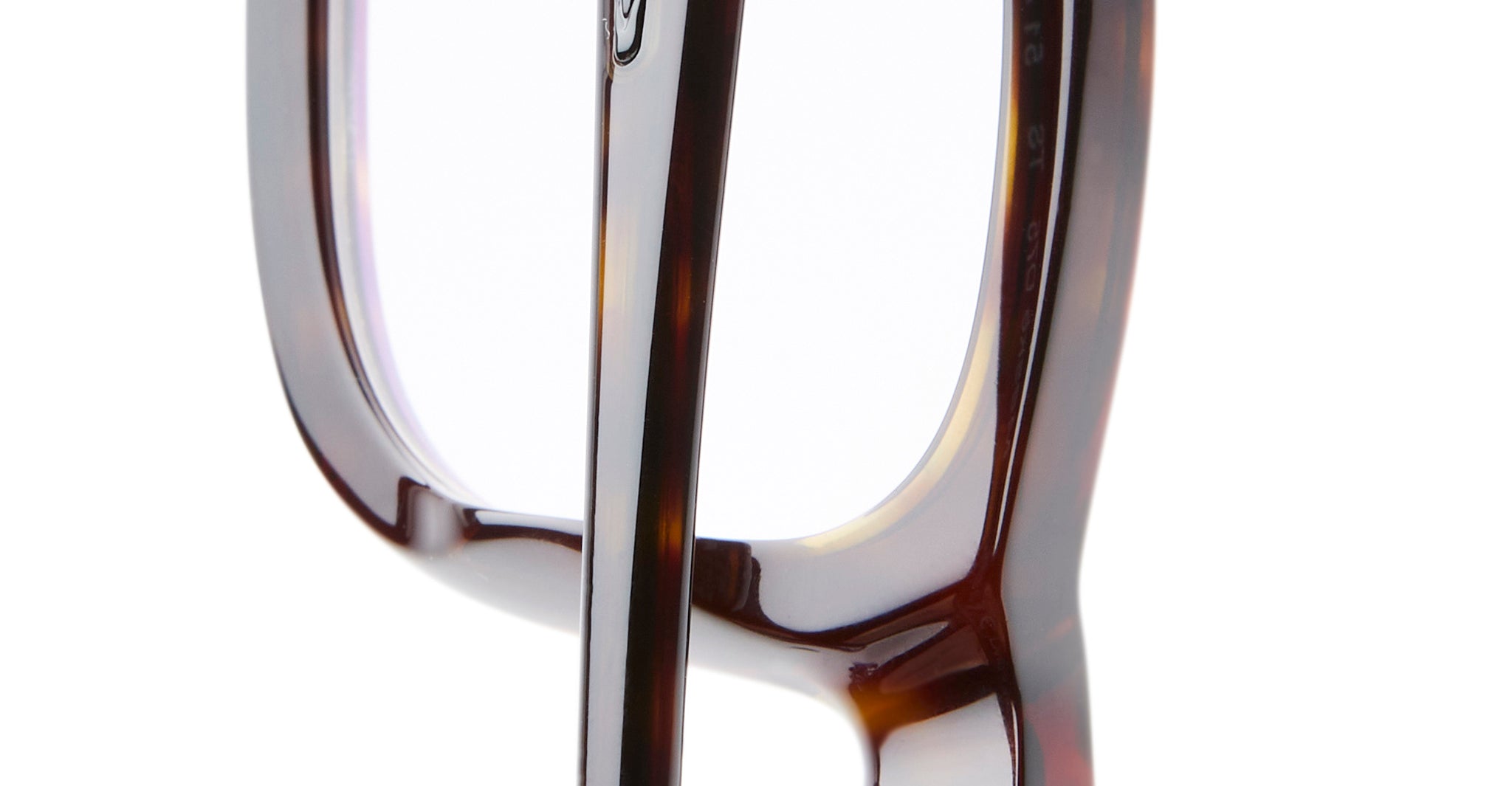 Close-up of the Kuboraum D75 temples and frame in tortoiseshell, set against a white background, highlighting the glossy brown and amber patterns.