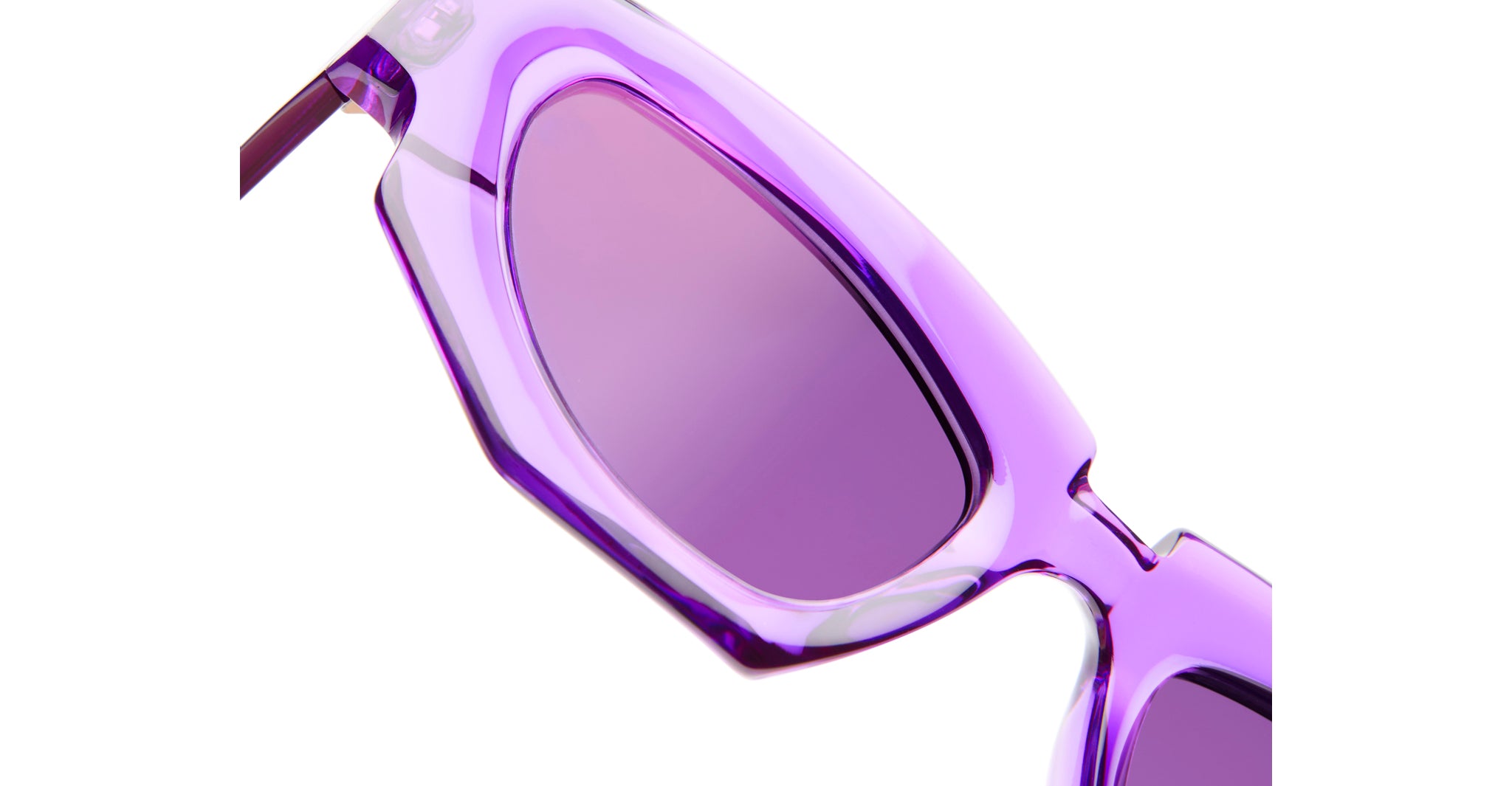 Close-up of Kuboraum F5 angular sunglasses in translucent purple with UV-protective tinted lenses, eyewear by KUBORAUM.