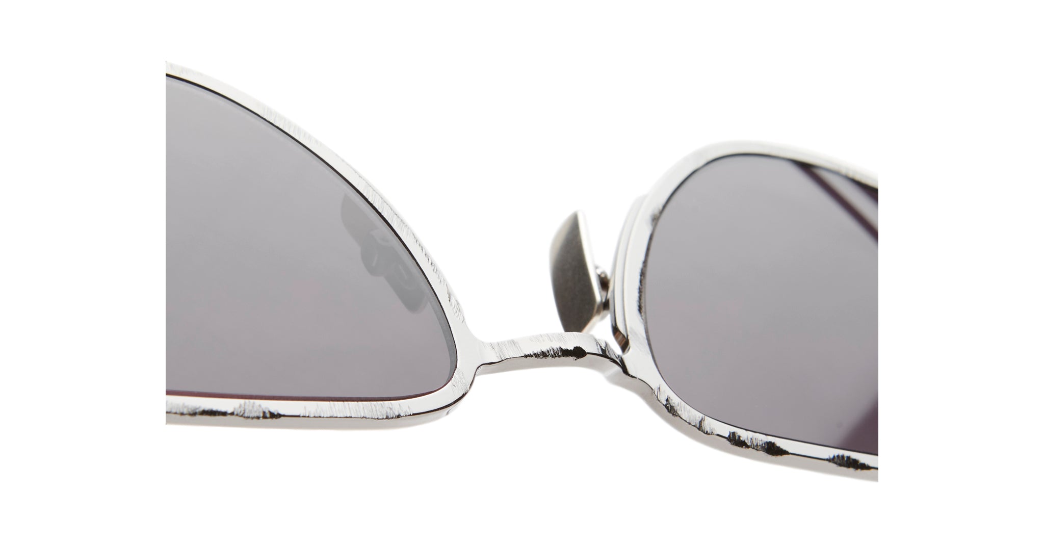 Kuboraum J71 Sunglass in Color RH Gunmetal Bridge Detail