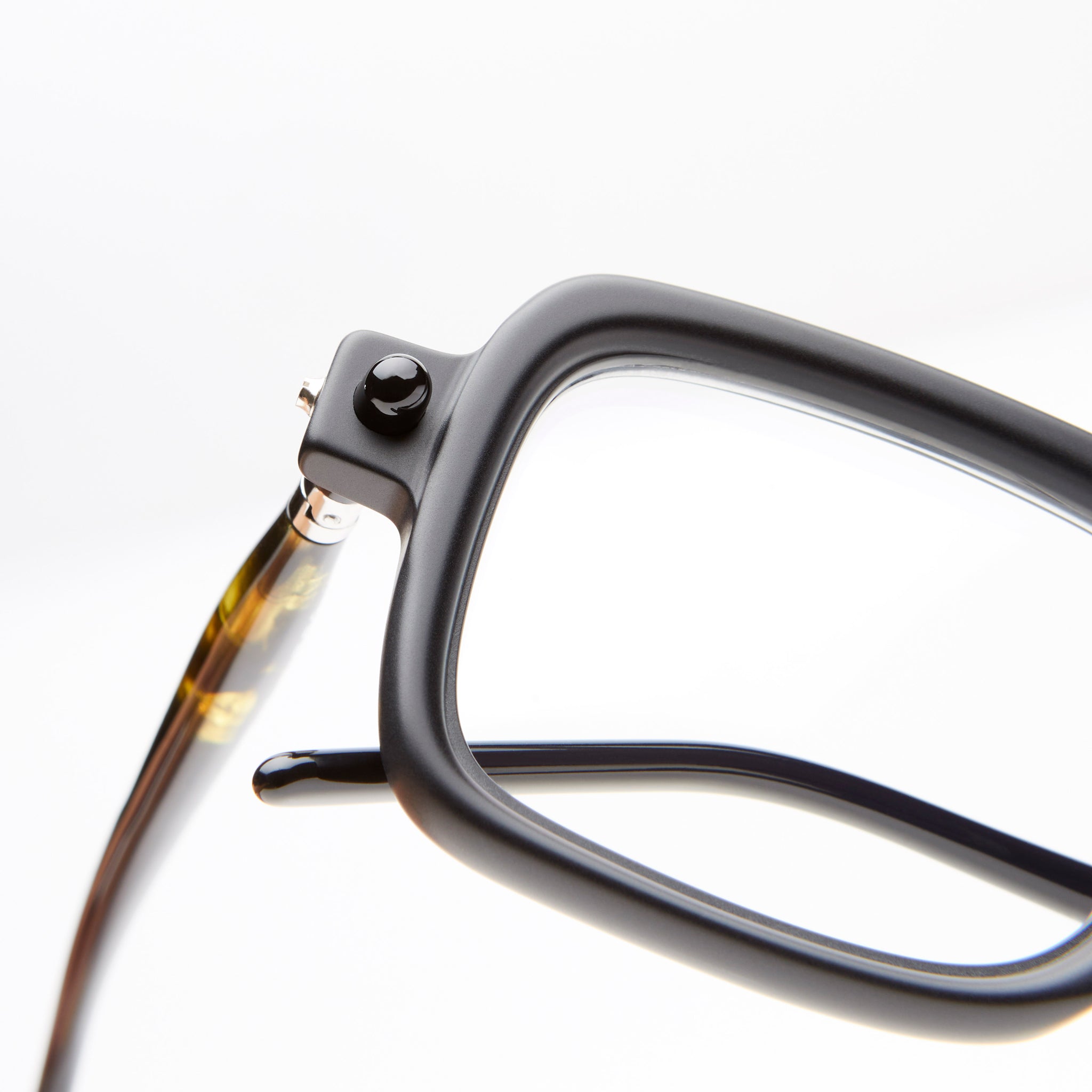 Kuboraum P2 BM YH in Black Matte and Yellow Havana KRO0P2BMYH0000OP