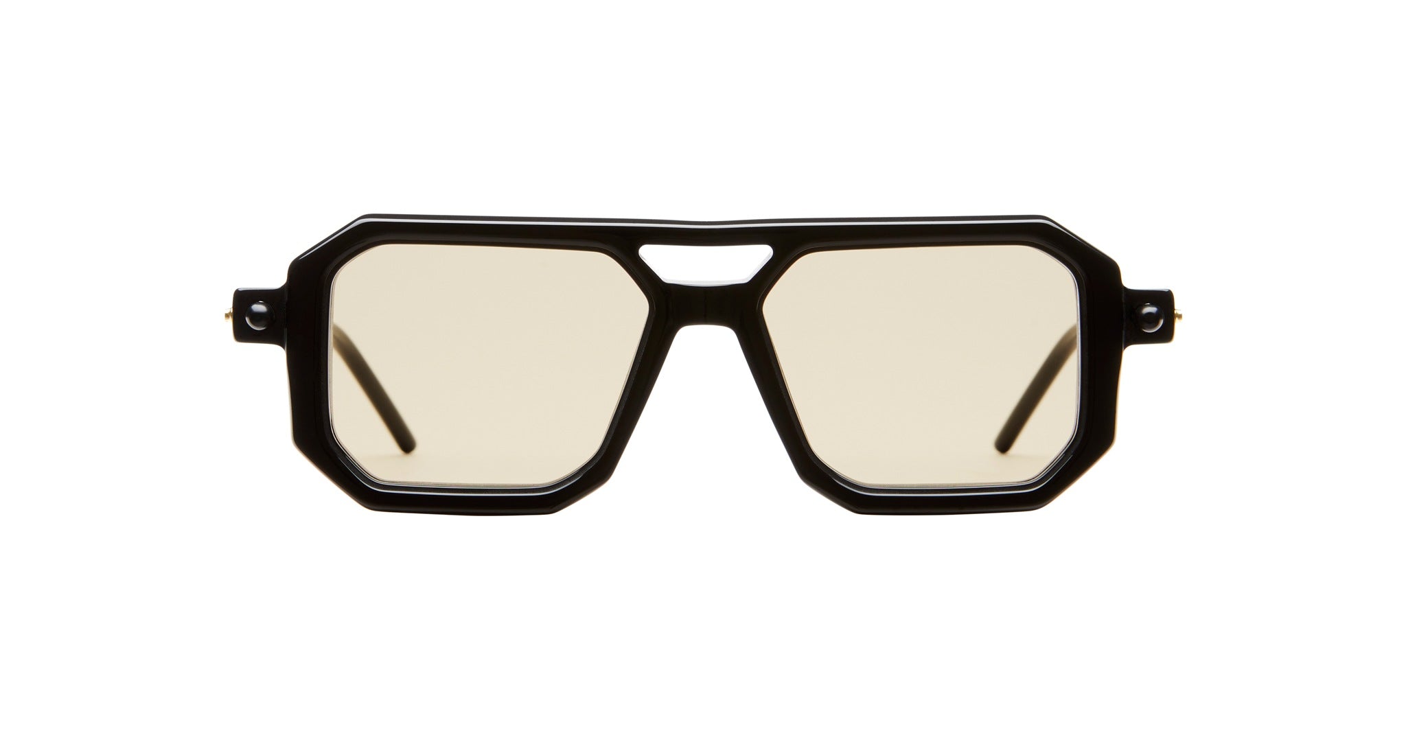 KUBORAUM P8 black geometric sunglasses with beige-tinted UV lenses, front view.