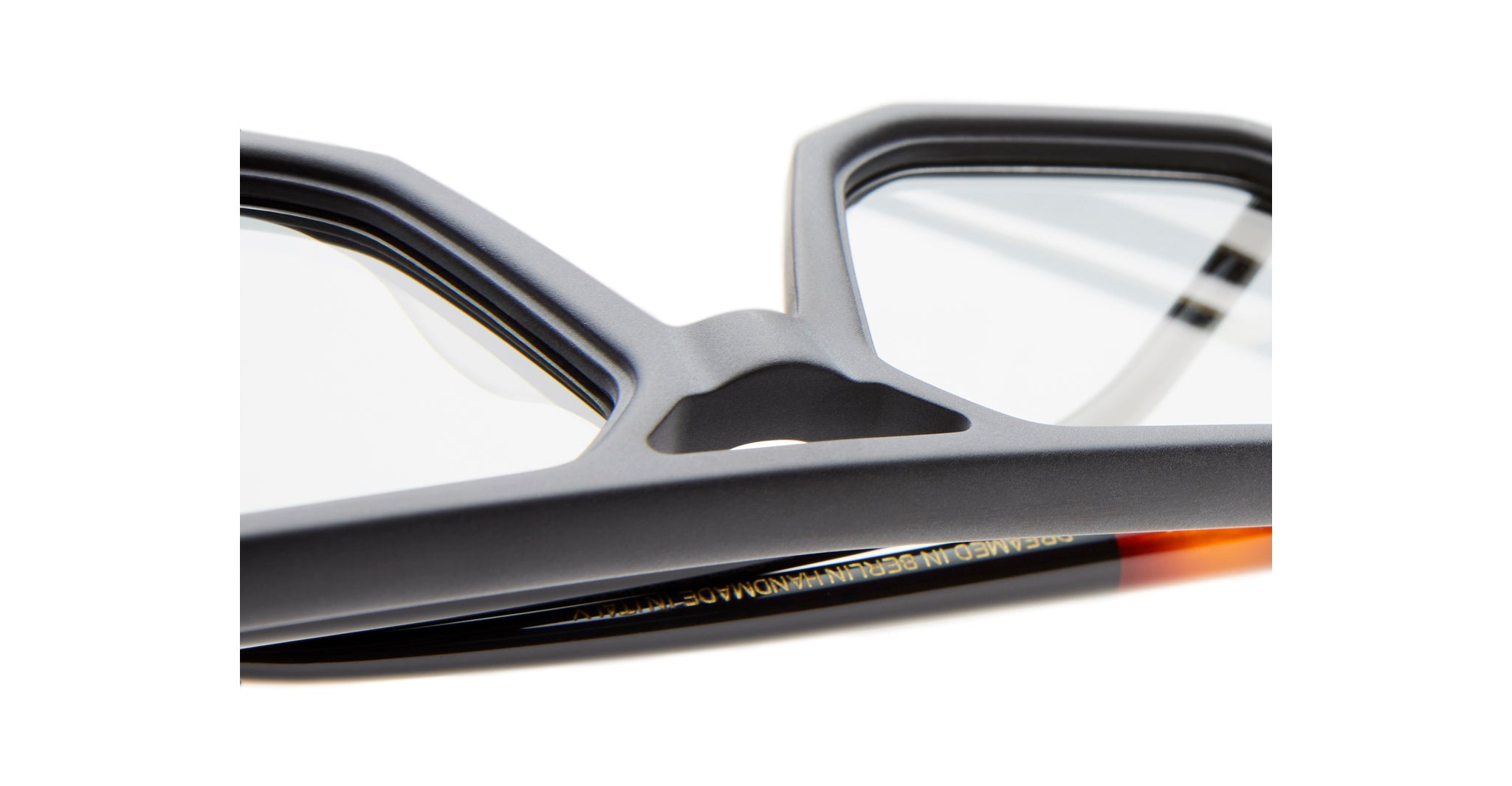 Kuboraum P8 Sunglass in Color BMH Black Matte Bridge Detail