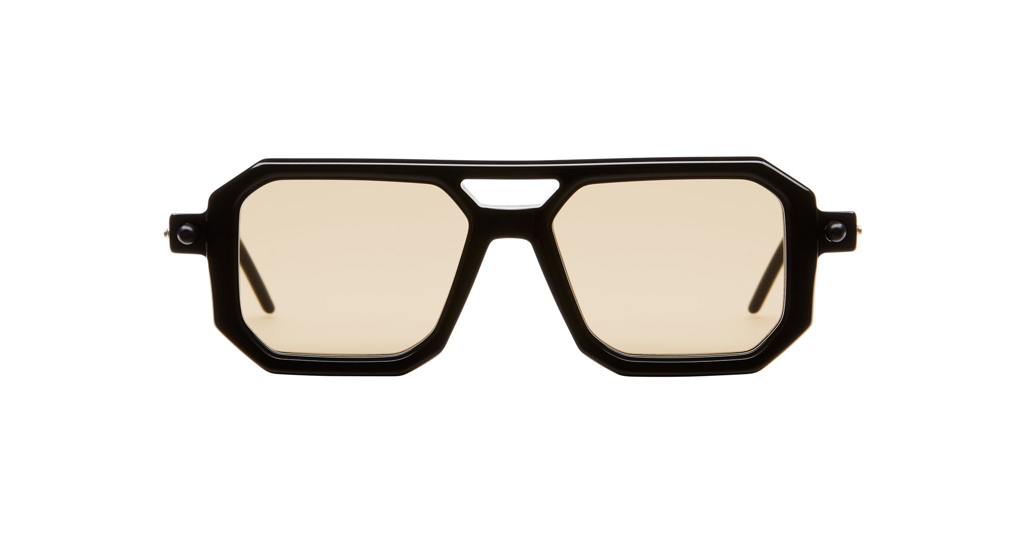 Kuboraum P8 sunglasses by KUBORAUM, black geometric frame with beige UV-protection lenses, shown from the front view.