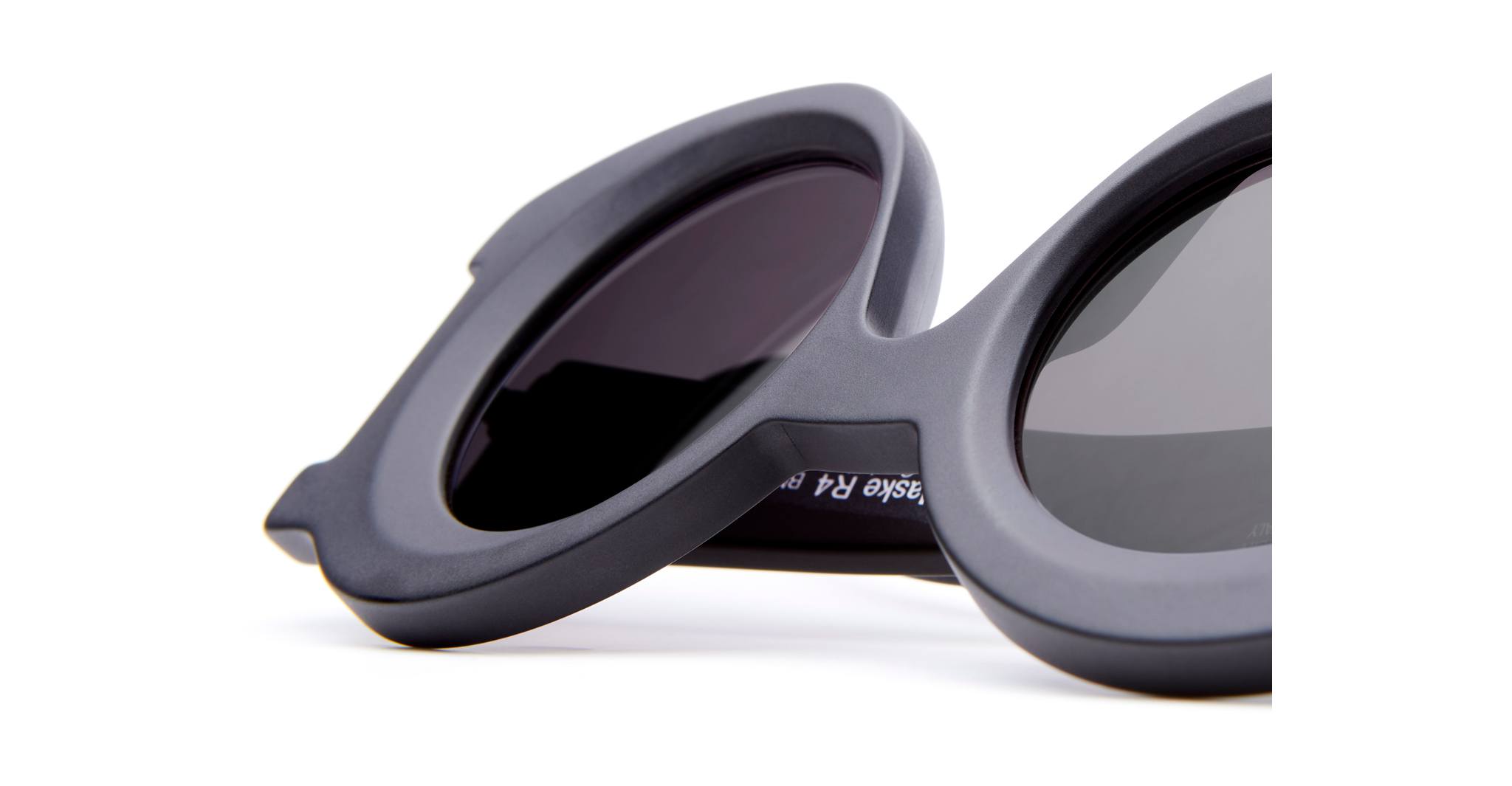 Kuboraum R4 BM in Black Matte KRS0R4BM0000002Y