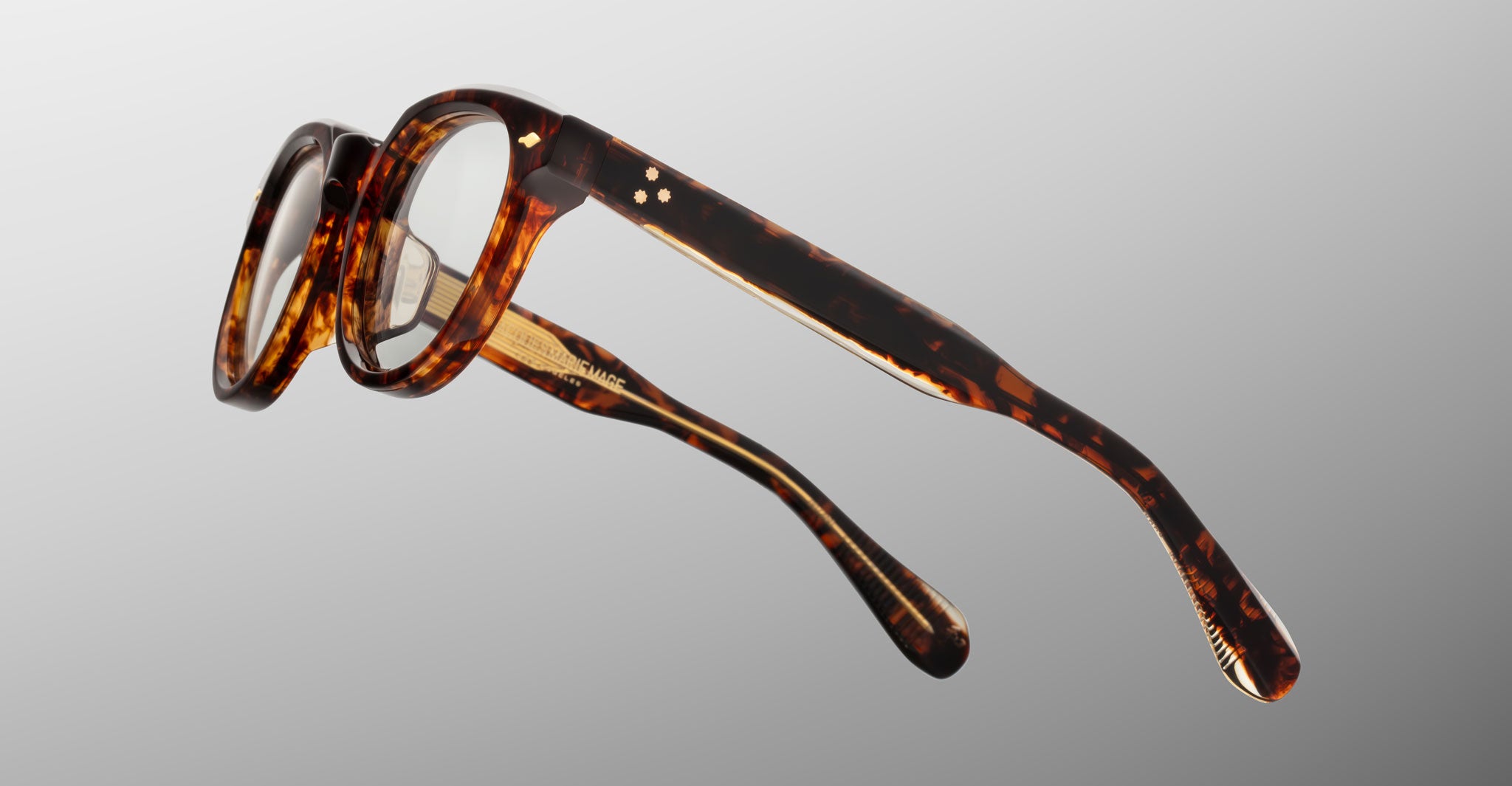 Jacques Marie Mage Matsu round tortoiseshell acetate eyeglasses angled view, highlighting frame shape and color pattern.