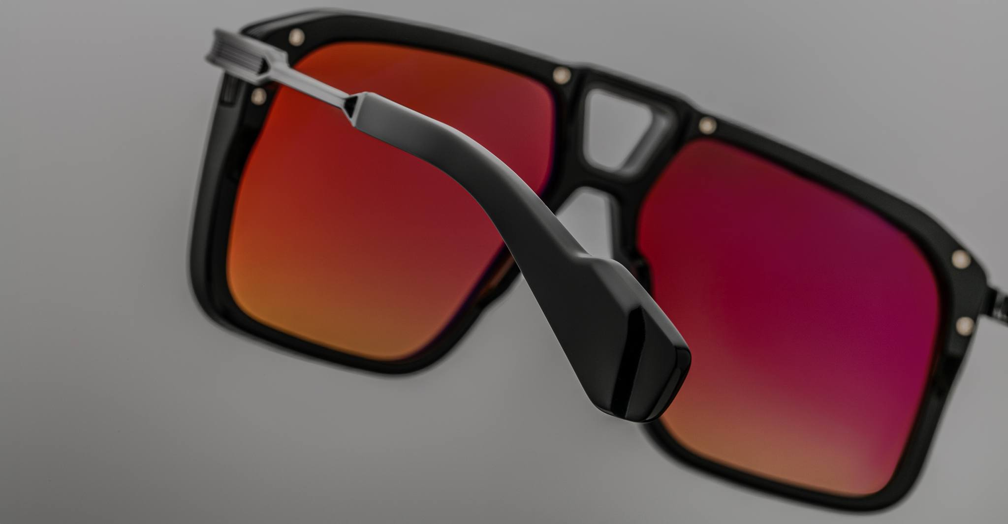 Jacques Marie Mage Savoy in Tropic JMMSP-6U