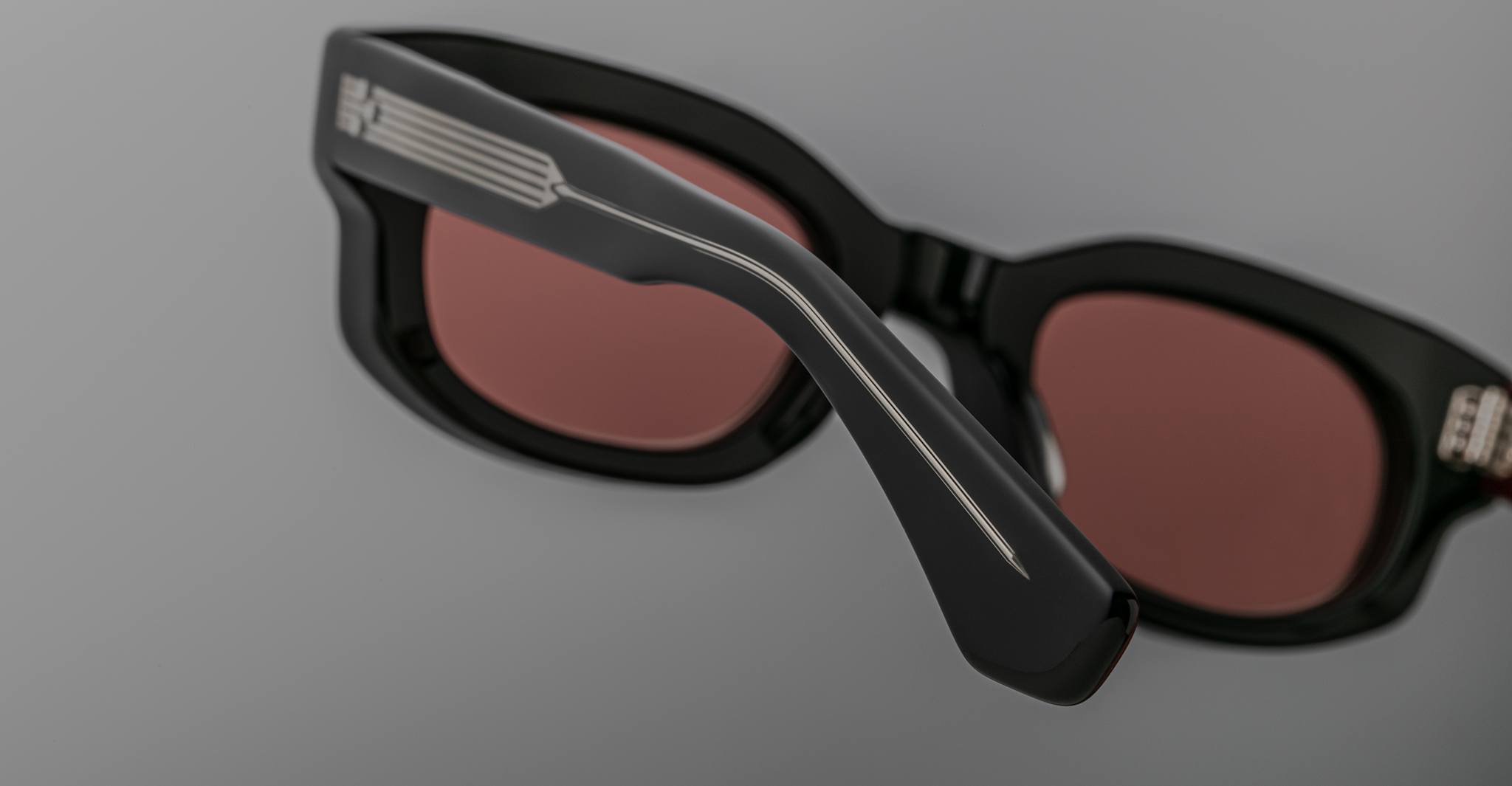 Jacques Marie Mage Whiskeyclone in Bloodstone JMMWC-6P