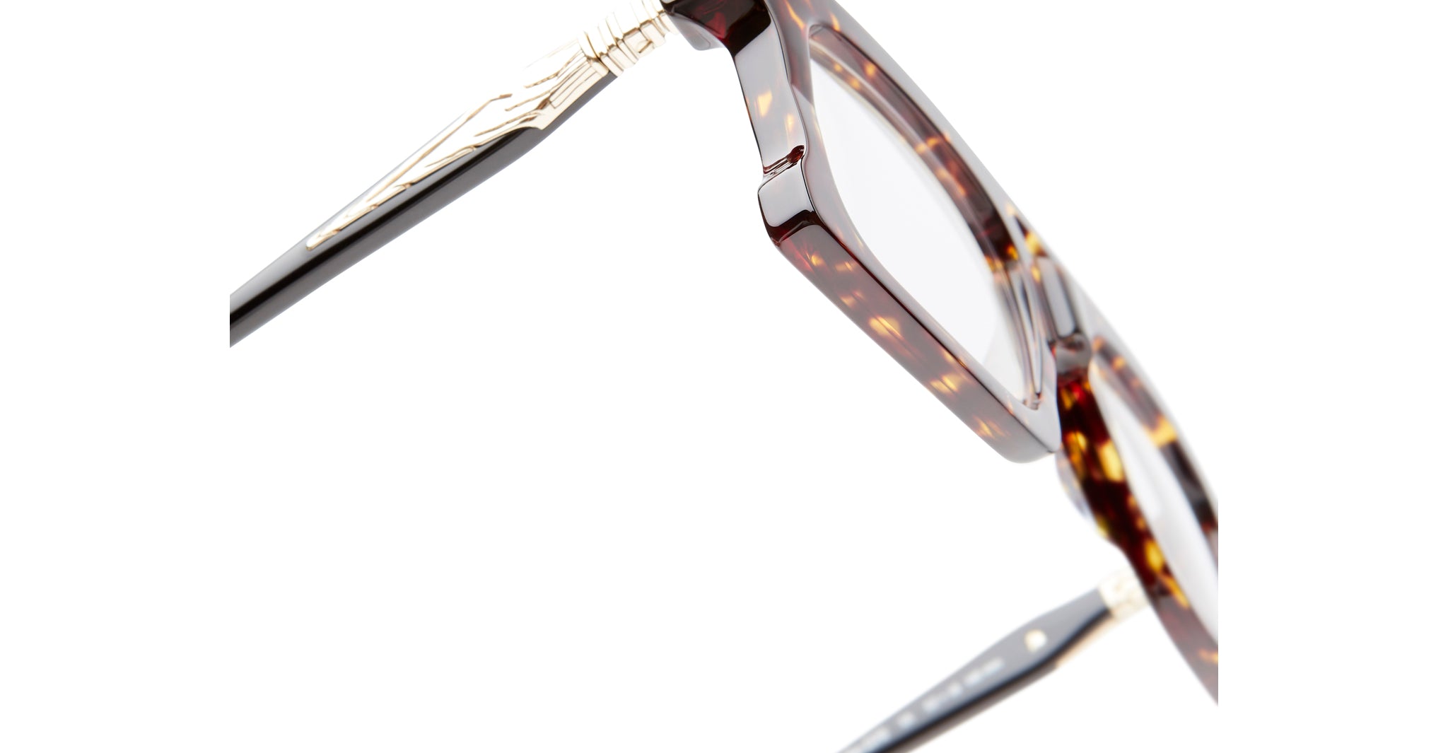 Close-up of KUBORAUM D76 tortoiseshell eyeglasses with gold temples, viewed from the front.