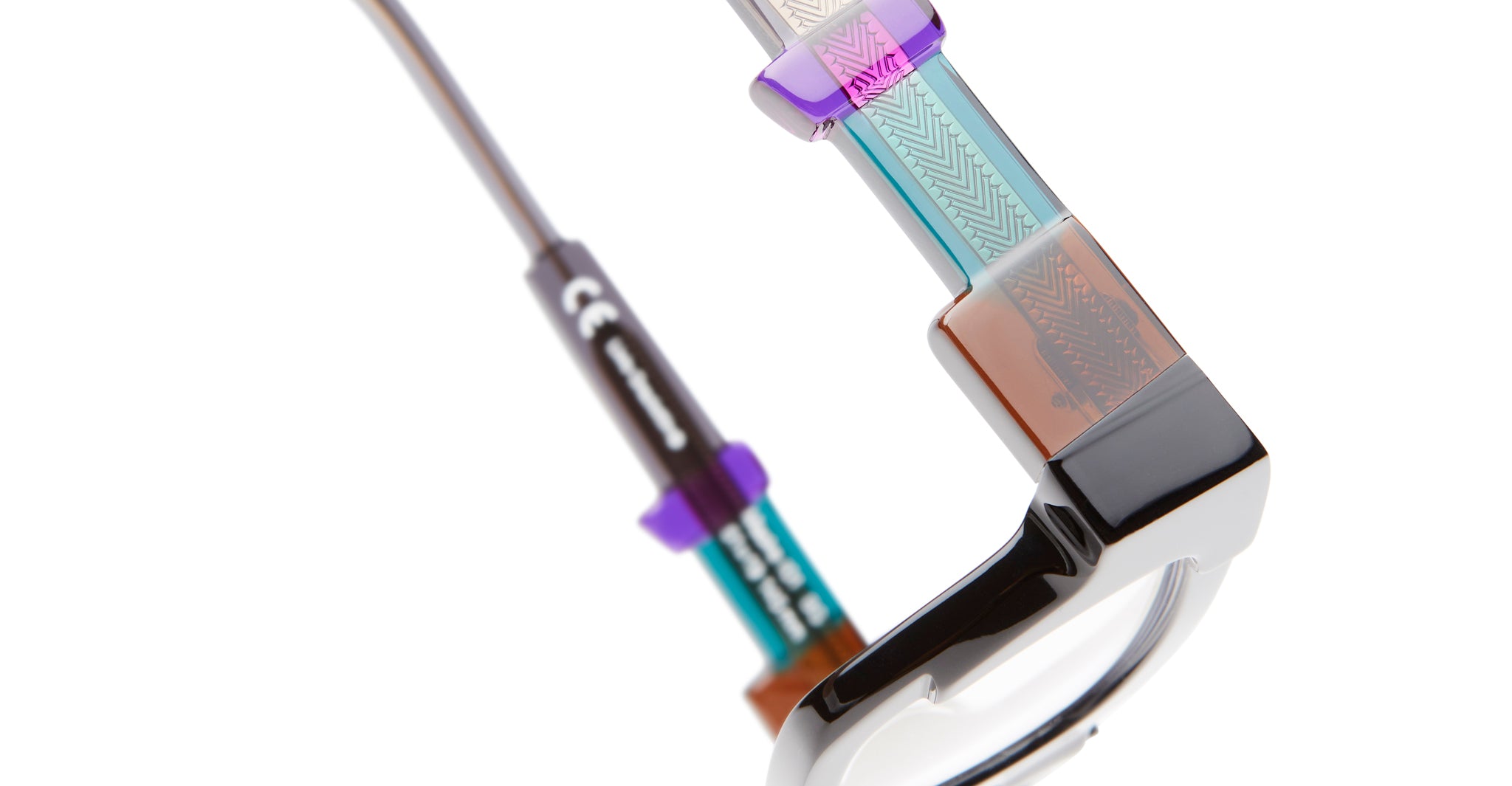 Close-up of Kuboraum I01 eyeglasses showing geometric-patterned temple arms and vibrant metallic accents by KUBORAUM.