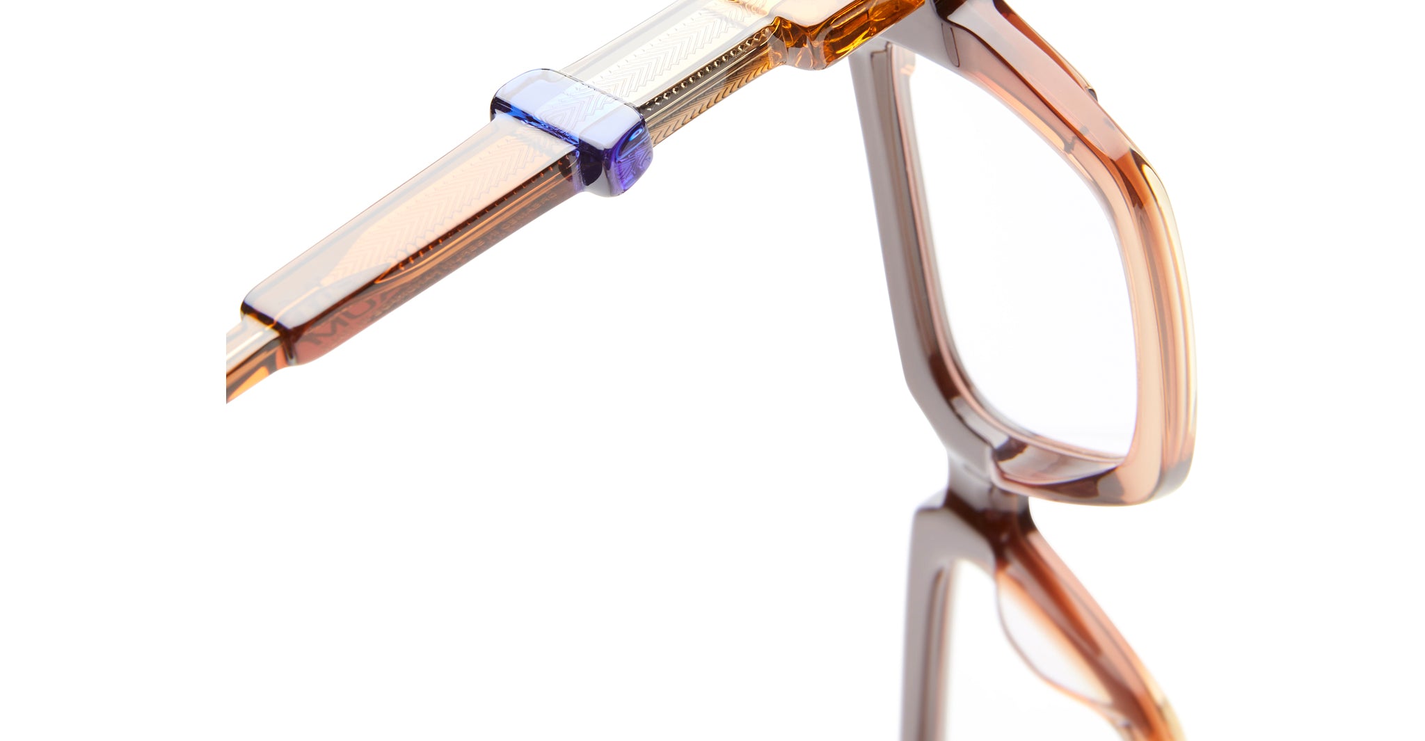Close-up of KUBORAUM Kuboraum I01 eyeglasses featuring a brown frame and blue temple accent, viewed from the side.