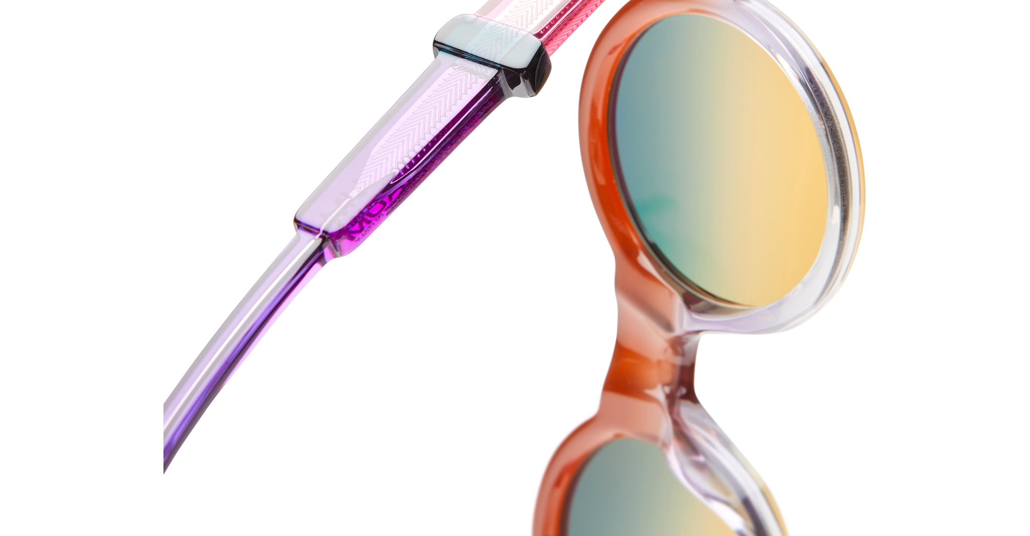 Close-up of Kuboraum I02 round sunglasses featuring gradient lenses and pink-purple arms.