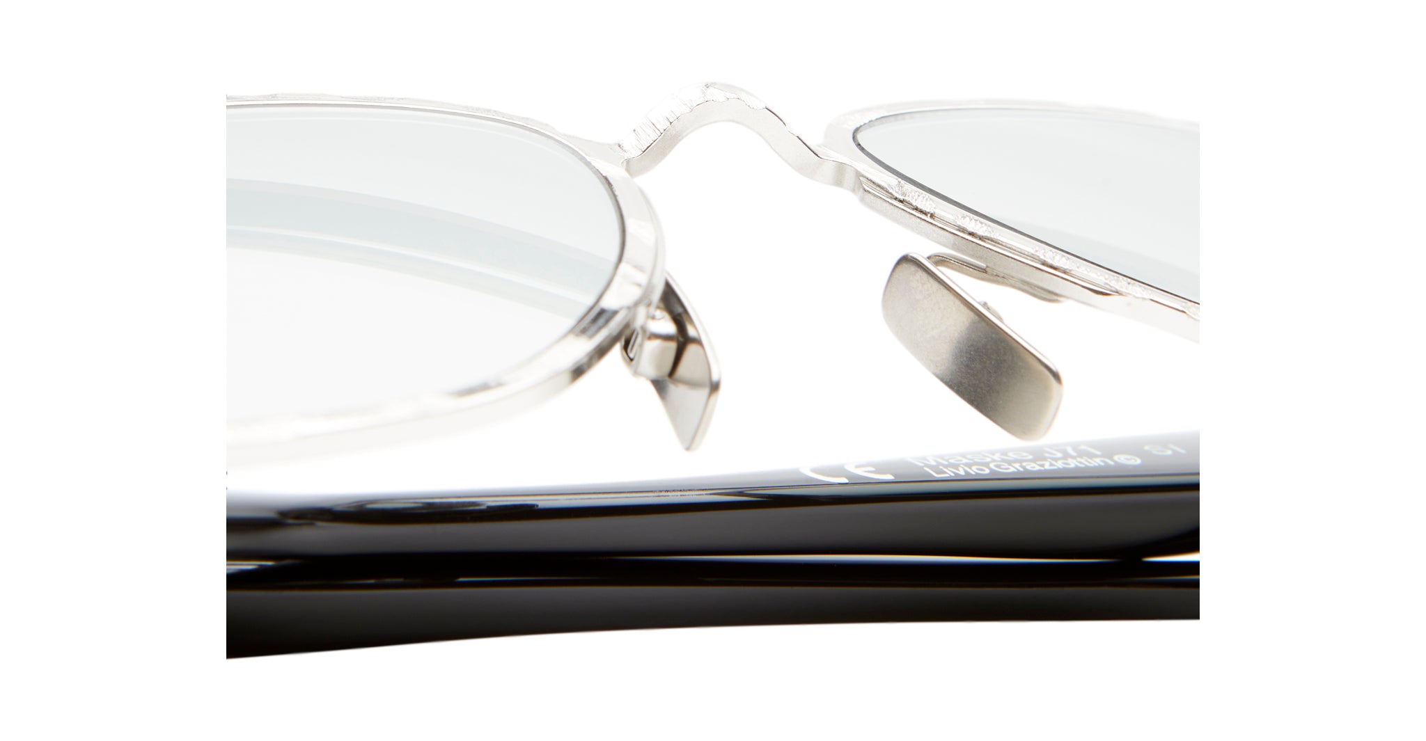 Kuboraum J71 Sunglass in SI Silver Bridge Detail