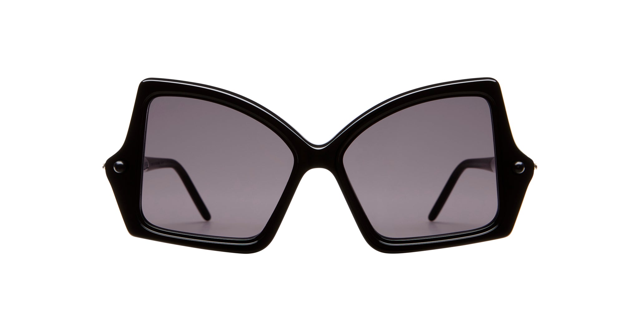 KUBORAUM P30 black oversized square sunglasses with dark lenses and bold frame, front view.