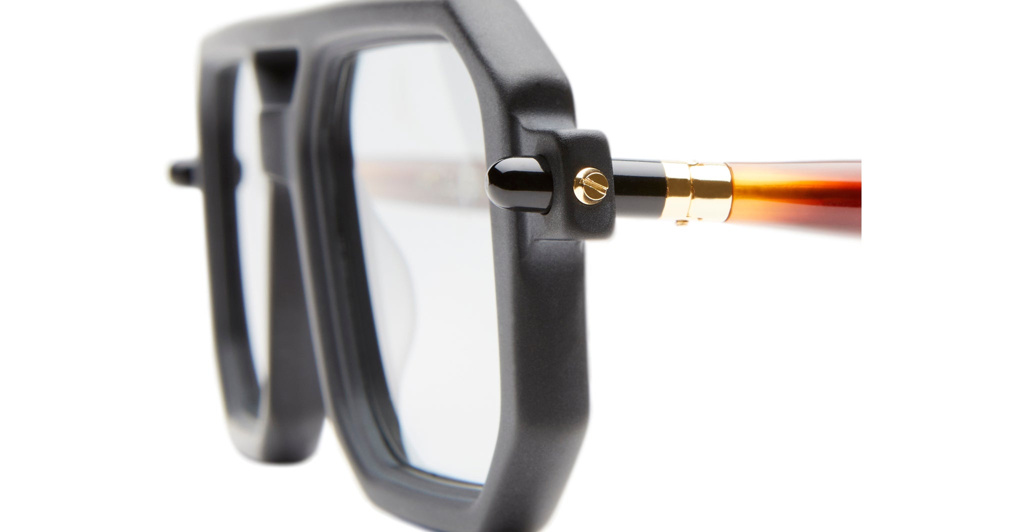Kuboraum P8 Sunglass in Color BMH Black Matte Profile Detail
