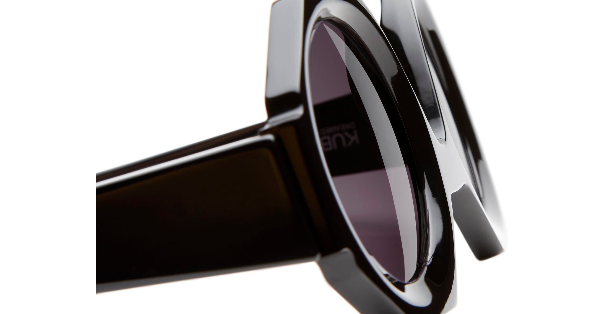 Kuboraum R4 Sunglass in Color BS CT Black Shine Cut Profile Detail