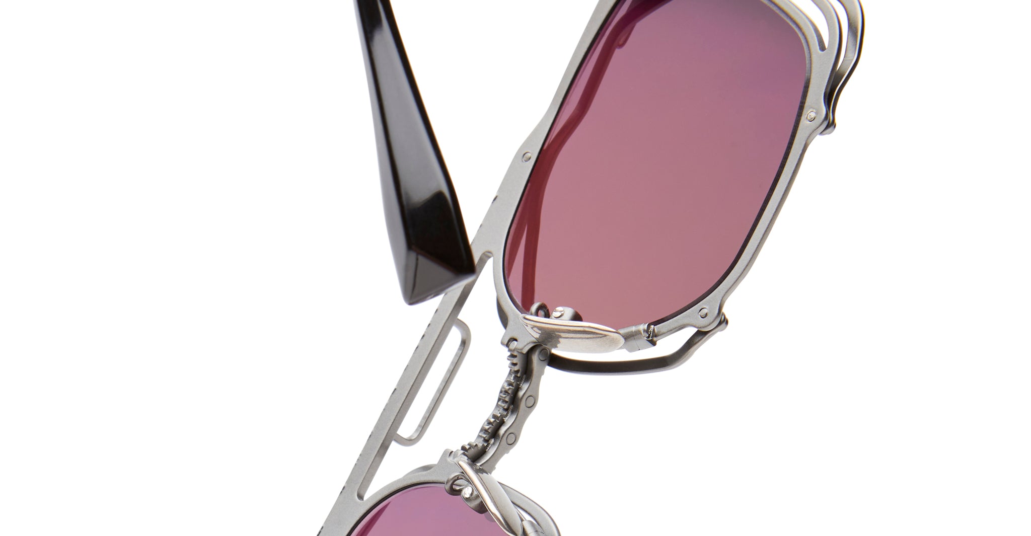 Close-up of KUBORAUM Z51 sunglasses featuring pink UV-protection lenses and silver frames, front angle view.