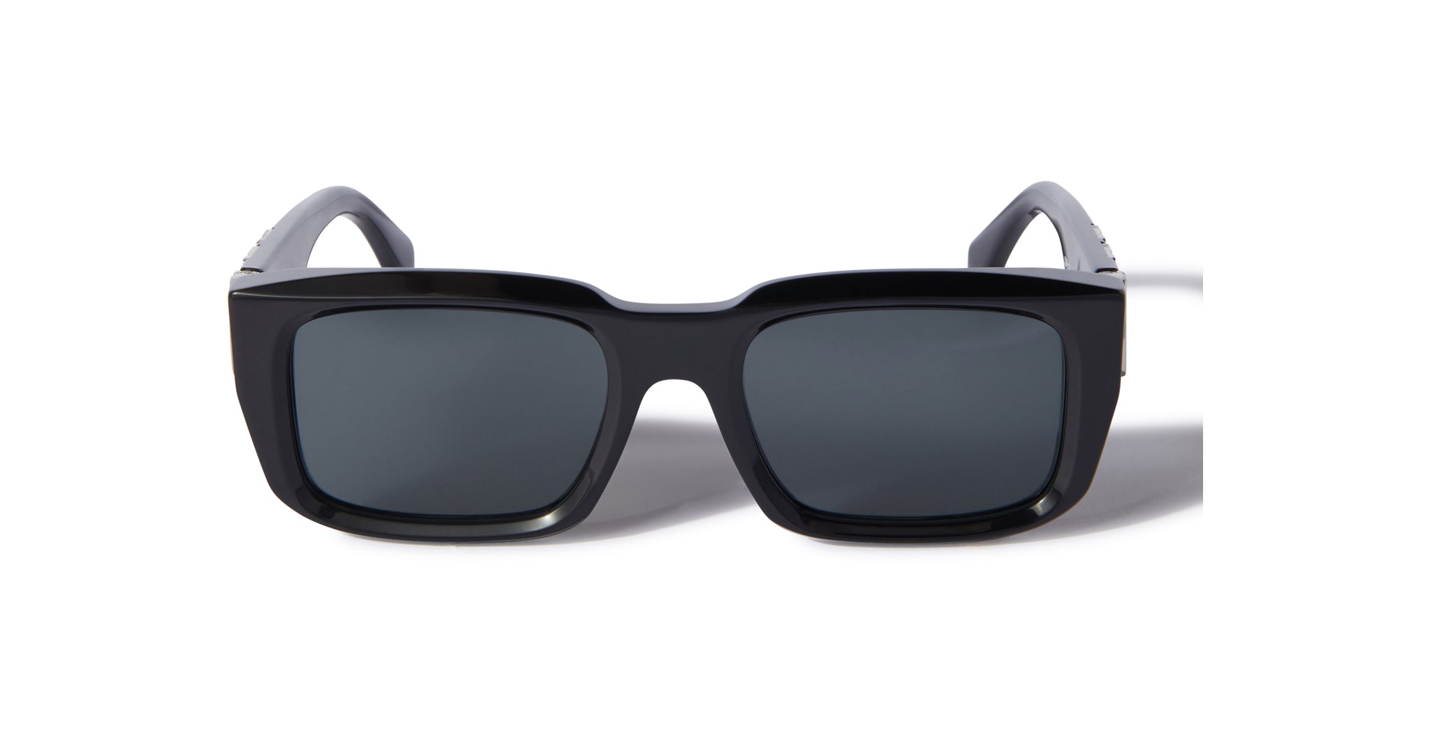 The Off-White Hays sunglasses feature a black rectangular frame and dark lenses, shown from the front on a white background.