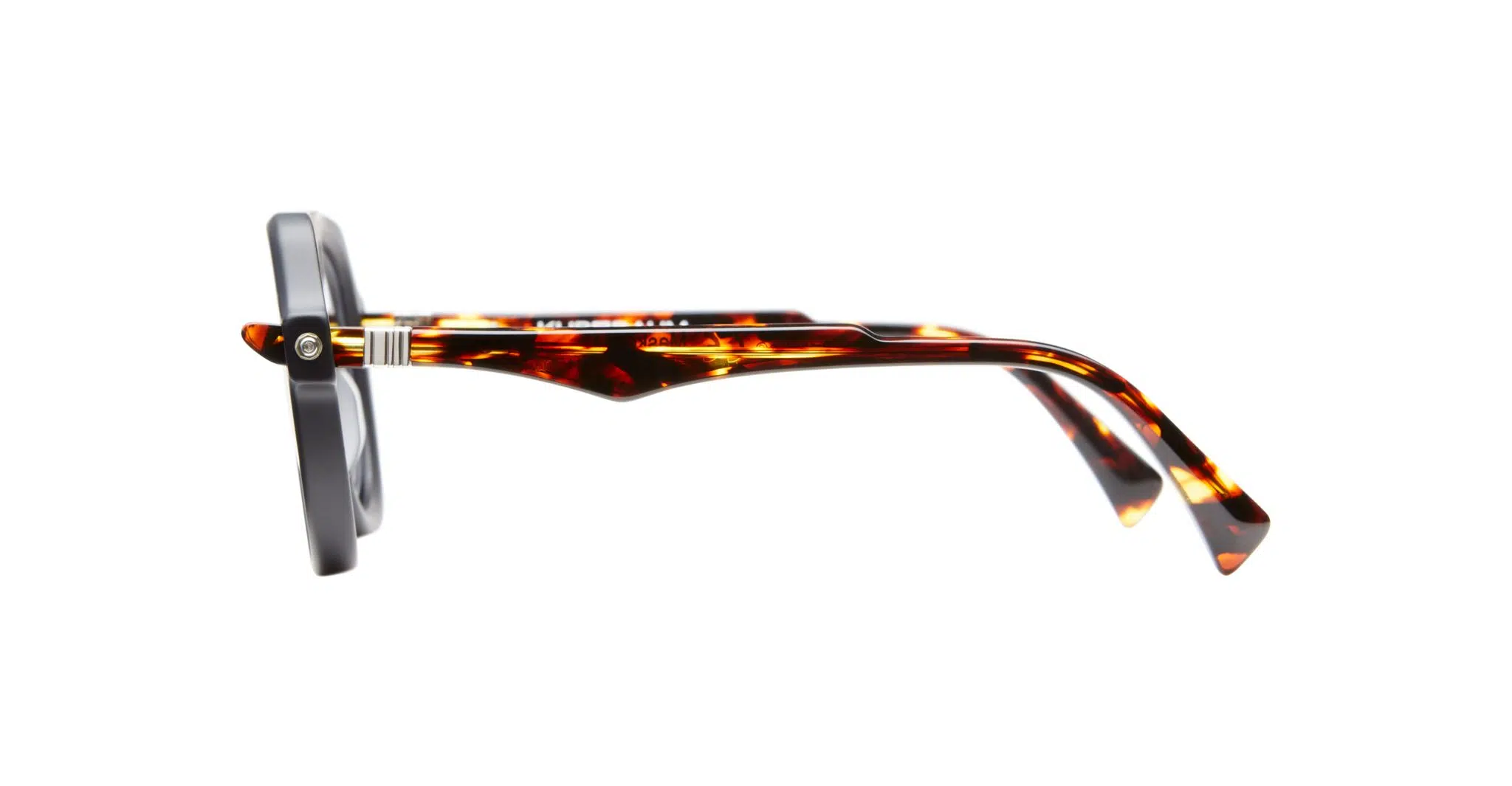 Side view of Kuboraum Q4 eyeglasses featuring dark round lenses and thick, tortoiseshell-patterned arms, set against a plain white background.