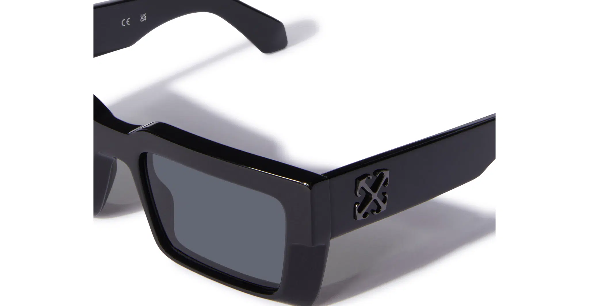 Off-White Moberly in Black OERI114S24PLA0011007