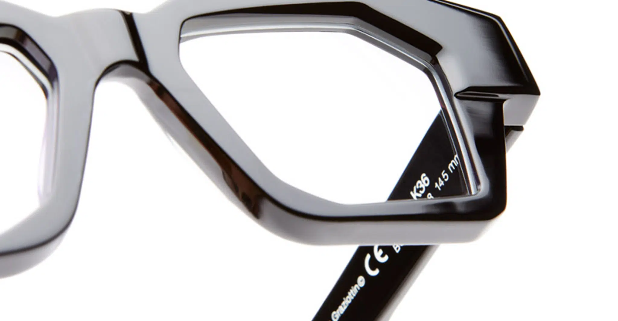 Kuboraum K36 BS Frame in Black Shine Front Detail Kuboraum K36 BS in Black Shine KROK36BS000000OP