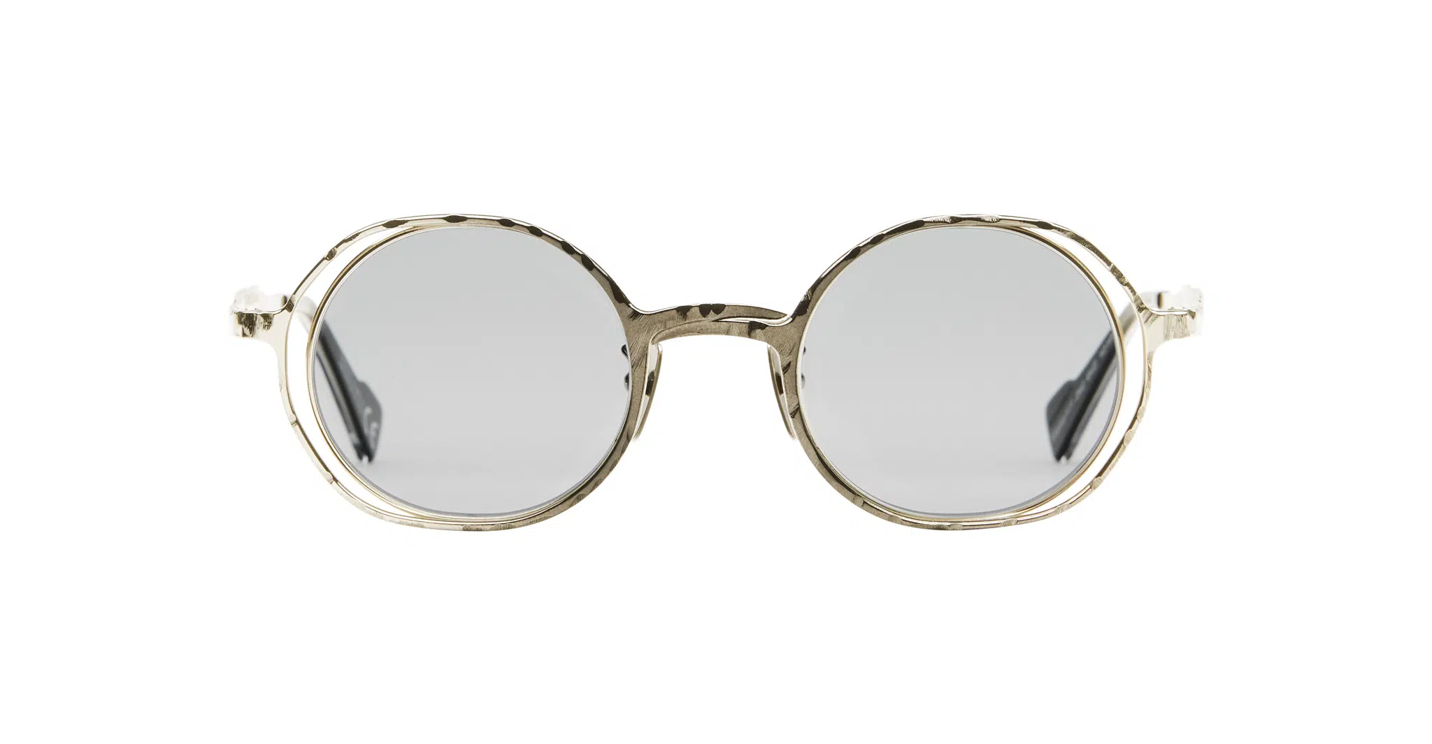 Kuboraum-H11-GMG-Gun-Metal-KRSH11GMG000002F-Front-Dan-Deutsch Kuboraum H11 round sunglasses with light-colored, translucent frames and silver mirrored lenses, shown front-facing on a white background.